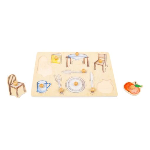 Puzzle din lemn cu obiecte din casa c