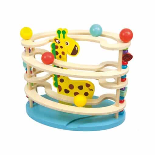 Labirint cu mingi colorate si girafa
